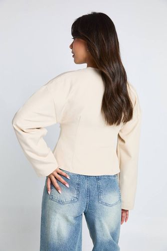 Haut drapé à manches longues avec boutons dorés | Taille 44 - boohoo - Modalova