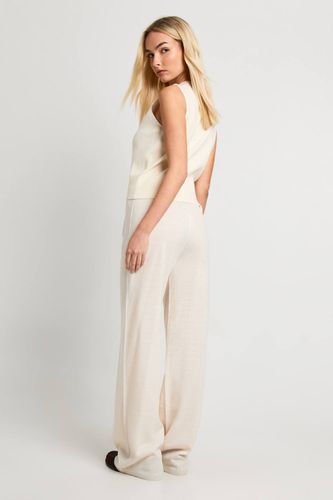 Gilet en maille côtelée extra-douce et pantalon à jambes larges coordonnés | Taille Medium - boohoo - Modalova
