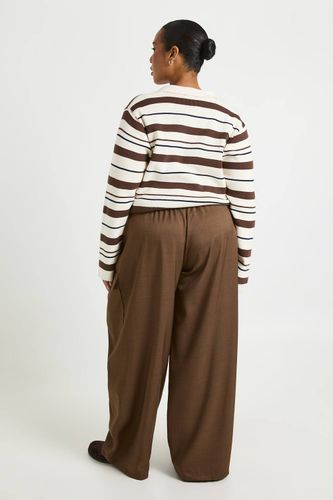 Pantalon ballon à taille élastiquée en tissu Plus | Taille 48 - boohoo - Modalova