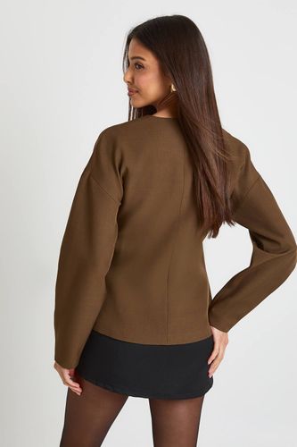 Blazer à manches bouffantes avec boutons dorés | Taille 44 - boohoo - Modalova