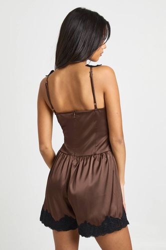 Combi-short Évasé en Satin avec Bordure en Dentelle | Taille 38 - boohoo - Modalova