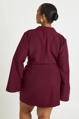 Robe blazer grande taille cintrée avec détails de boucle et ceinture nouée | Taille 48 - boohoo - Modalova