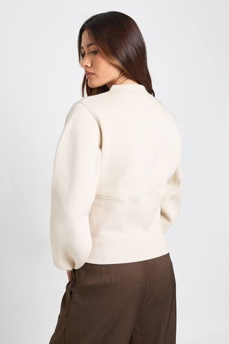 Sweat-shirt à Manches Bouffantes Taille Cintrée avec Boutons-Pression | Taille Medium - boohoo - Modalova