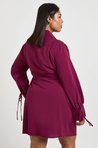 Robe Midaxi Grande Taille Portefeuille Tissée avec Lien | Taille 48 - boohoo - Modalova