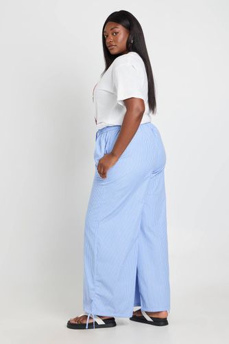 Pantalon Grande Taille À Rayures En Popeline Avec Taille Élastique Et Coupe Barrel | Taille 48 - boohoo - Modalova