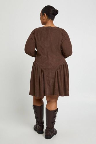 Robe Patineuse Grande Taille en Velours Côtelé Style Fermière | Taille 48 - boohoo - Modalova