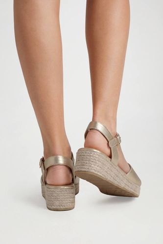 Sandales Compensées Plateforme À 2 Brides Coupe Extra Large | Taille 41 - boohoo - Modalova