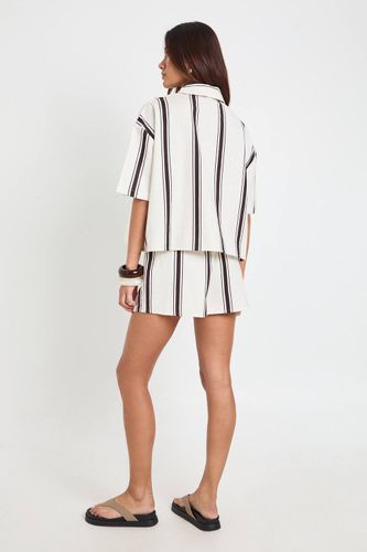Ensemble Coordonné Chemise Ample Et Short À Rayures Effet Lin | Taille 34 - boohoo - Modalova