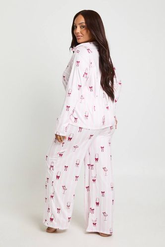 Ensemble De Pyjama Grande Taille Chemise À Manches Longues Et Pantalon À Rayures Motif Cocktail | Taille 48 - boohoo - Modalova