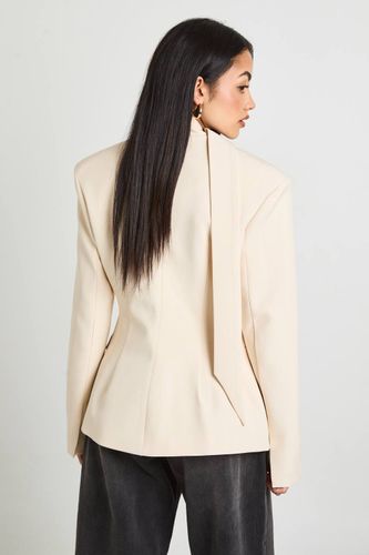 Blazer Cintré Avec Détail Foulard | Taille 44 - boohoo - Modalova