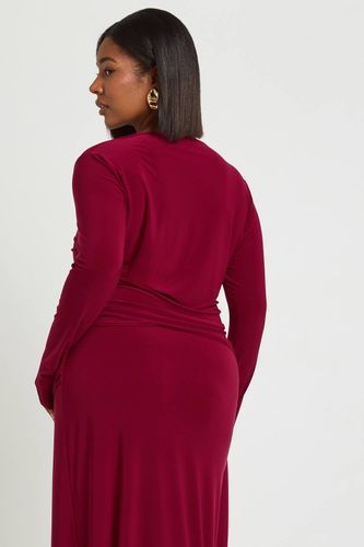 Haut Grande Taille À Manches Longues Avec Détail De Fronces Au Buste Et Finitions | Taille 48 - boohoo - Modalova