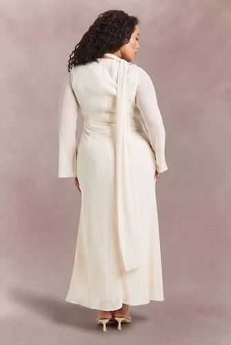 Robe Longue Grande Taille À Volant Frontal Et Détail Foulard | Taille 48 - boohoo - Modalova