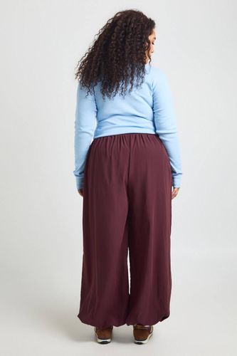Pantalon Ballon Pêche Grande Taille | Taille 48 - boohoo - Modalova