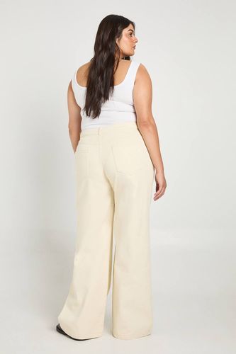 Jean Écru Large Taille Plus | Taille 48 - boohoo - Modalova