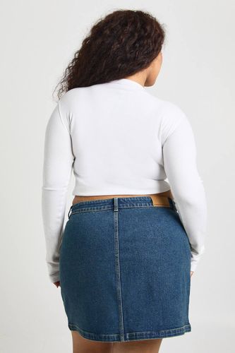 Jupe En Jean Cargo Mini Grande Taille | Taille 46 - boohoo - Modalova