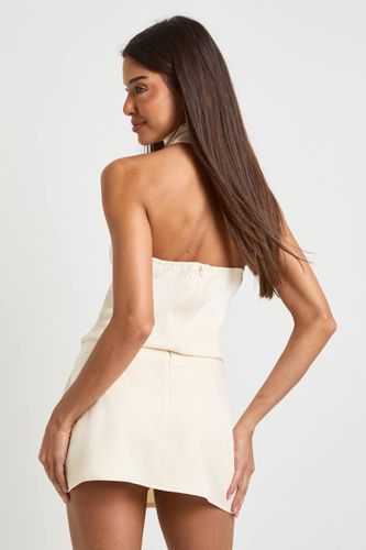 Haut Ajusté en Crêpe à Col Licou | Taille 44 - boohoo - Modalova
