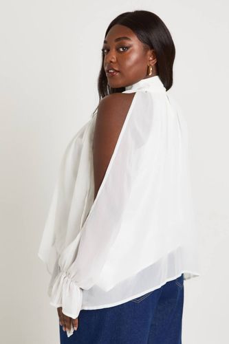 Blouse Grande Taille En Mousseline Col Licou Manches Longues Drapée | Taille 46 - boohoo - Modalova