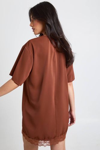 Robe T-shirt Ample Tissée Avec Ourlet En Dentelle | Taille 44 - boohoo - Modalova