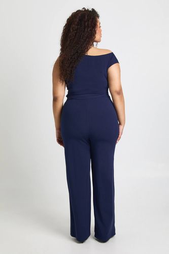 Ensemble Coordonné Haut Asymétrique Et Pantalon Grande Taille | Taille 48 - boohoo - Modalova