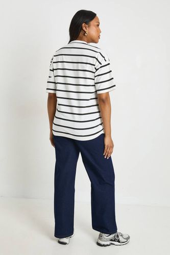 T-shirt De Maternité À Col Rond Rayé | Taille 36 - boohoo - Modalova