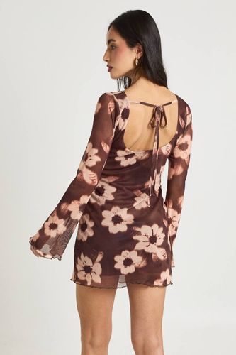 Robe Courte À Manches Évasées En Mesh Fleuri | Taille 44 - boohoo - Modalova