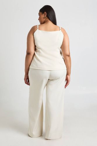 Gilet Long Grande Taille À Boutons Dorés | Taille 48 - boohoo - Modalova