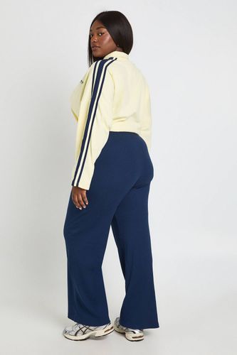 Pantalon Droit Côtelé Basique Grande Taille | Taille 48 - boohoo - Modalova