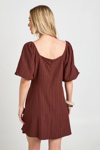 Robe Courte Petite À Manches Volumineuses Texturées | Taille 44 - boohoo - Modalova