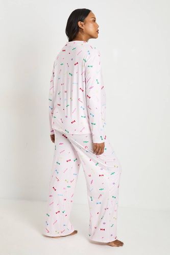 Ensemble De Pyjama De Maternité Chemise À Manches Longues Et Pantalon À Imprimé Doux | Taille 46 - boohoo - Modalova