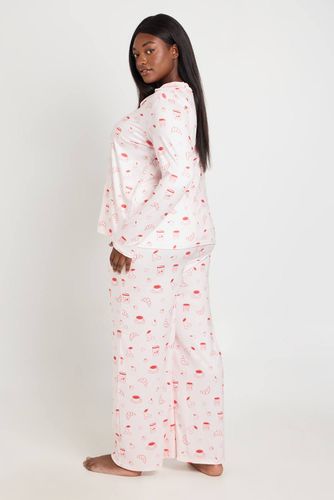 Ensemble De Pyjama Grande Taille À Manches Longues Et Pantalon Motif Croissant Et Confiture | Taille 48 - boohoo - Modalova