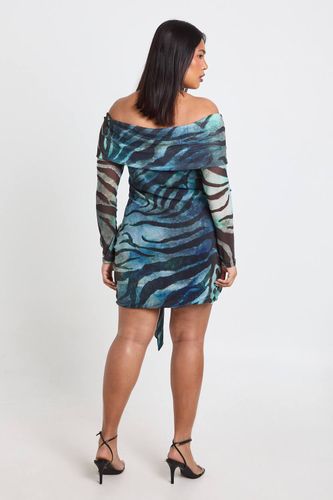 Robe Mini Grande Taille Imprimé Animalier Mixte Col Bardot Avec Nœud Devant | Taille 48 - boohoo - Modalova