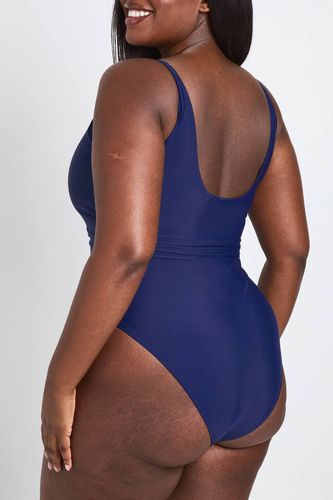 Maillot De Bain Grande Taille Gainant À Décolleté Plongeant | Taille 48 - boohoo - Modalova