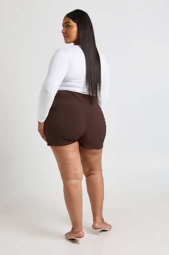 Jupe-short Portefeuille Bengaline Grande Taille | Taille 48 - boohoo - Modalova