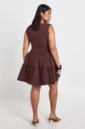 Robe Mini Grande Taille En Bengaline À Encolure Carrée | Taille 46 - boohoo - Modalova