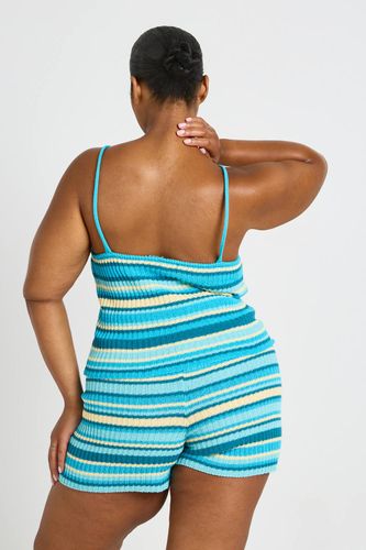 Short De Plage En Maille Rayée Grande Taille | Taille 48-50 - boohoo - Modalova