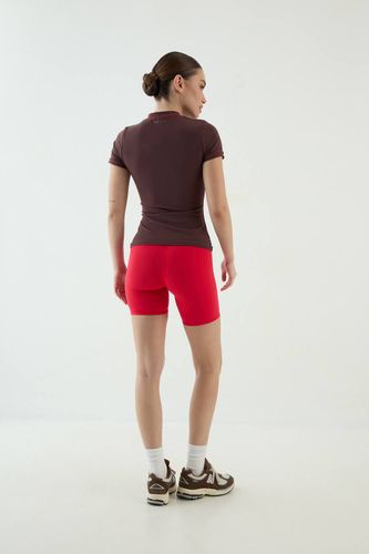 Haut Ajusté À Détails De Passepoil | Taille Medium - DSGN Studio - Modalova