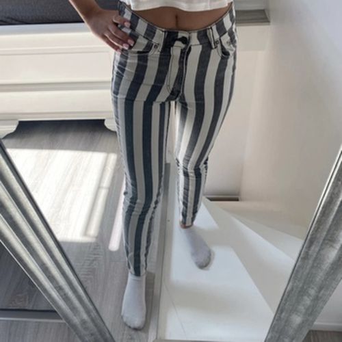 Jeans Zara Pantalon lignes - Zara - Modalova