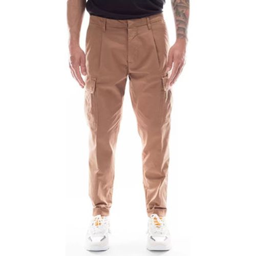 Pantalon Pantalon chino avec tasconi - Outfit - Modalova