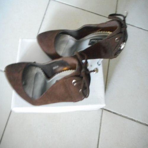 Chaussures escarpins Escarpins nubuck, talon argenté, avec petits laçets au d - Belle Women - Modalova