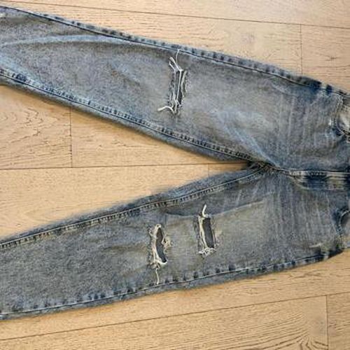 Jeans mom jean à trous - Pimkie - Modalova