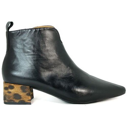 Bottines BOTÍN NEGRO DE PIEL CON TACÓN ANIMAL PRINT MALTA 11 - Desiree - Modalova