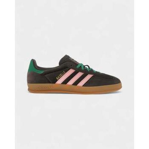Baskets basses Gazelle Indoor Brown Velvet (Women's) - adidas - Modalova