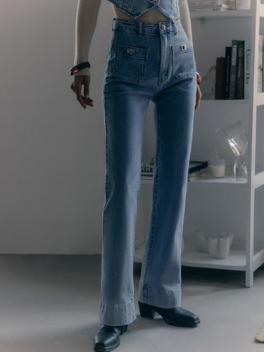 High-waisted jeans with metal fastening on the pockets - Lichi - Modalova