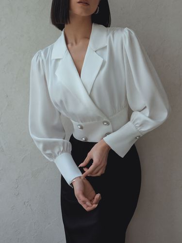 Blouse with a prominent waistband and sophisticated pearl buttons - Lichi - Modalova