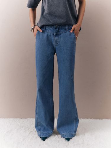 Flared jeans with triangle inset at waistband - Lichi - Modalova