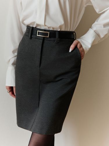 Straight knee-length pencil skirt with belt - Lichi - Modalova