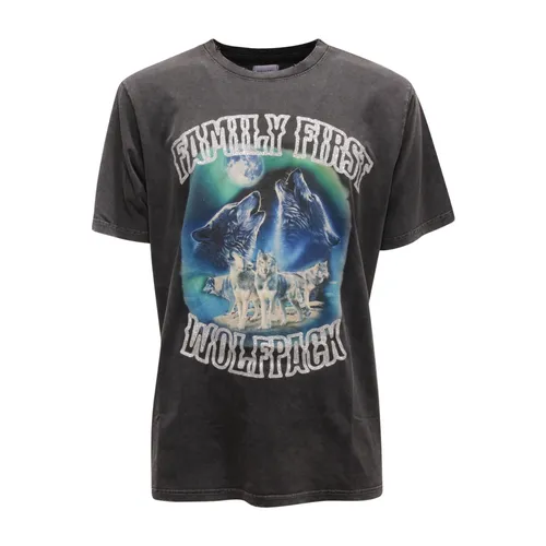 Tops > T-Shirts - - Family First - Modalova