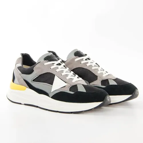 Shoes > Sneakers - - Guess - Modalova