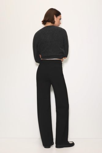 R.net/assets/public/93ab/e64c/6d8f4fe78a85/ea48f4325bfb/03680302800-A3M/03680302800-A3M.jpg?ts=1761226657048" - Apparel & Accessories > Clothing > Pants - Modalova