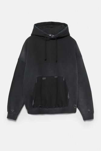 Tatic.pullandbear.net/assets/public/f1af/320e/ee76498fbc7e/19fca49a88a7/07560596800-A3M/07560596800-A3M.jpg?ts=1764579655089" - Apparel & Accessories > Clothing > Shirts & Tops - Modalova